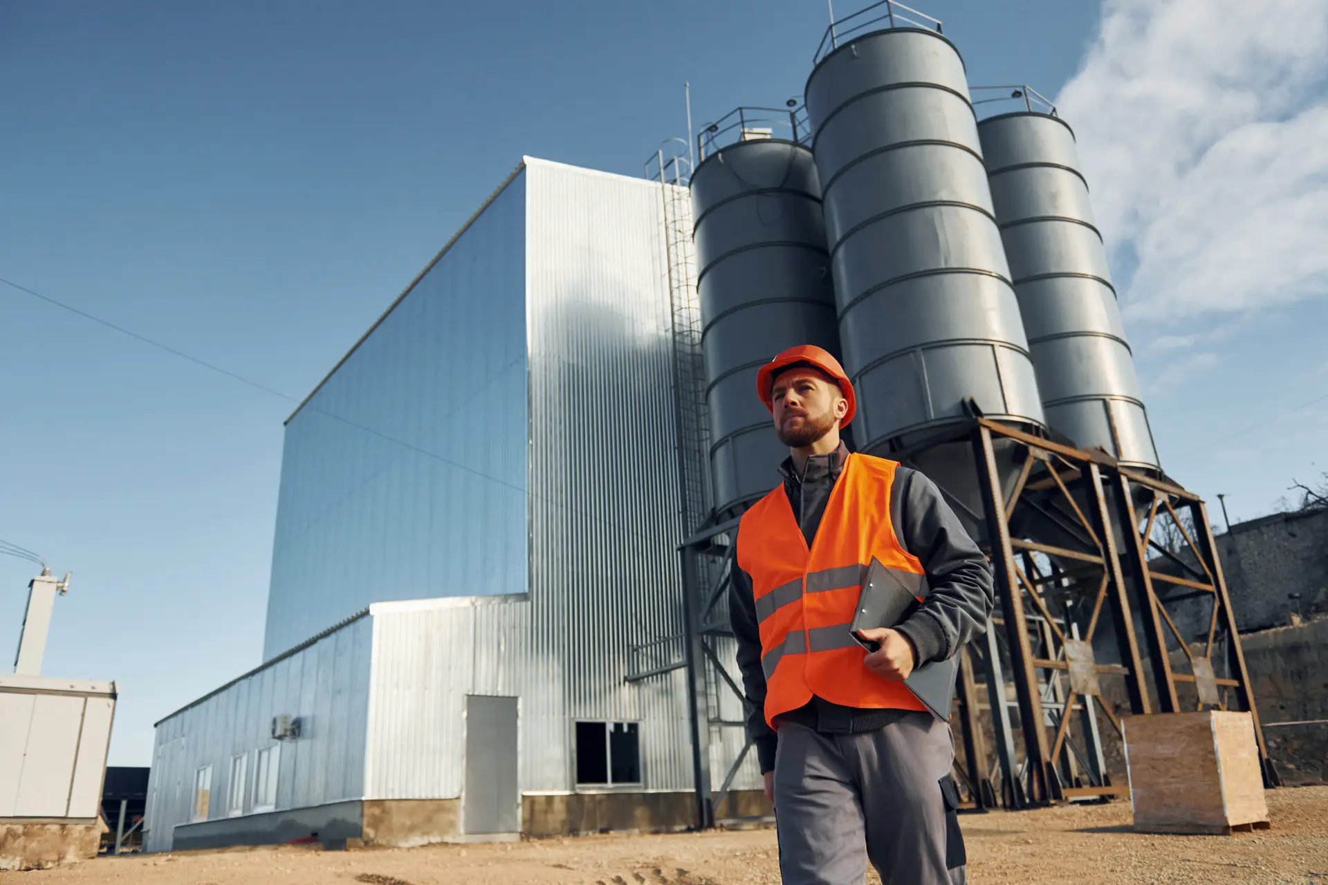 Building Exterior Construction Worker In Uniform 2026 01 08 23 49 01 Utc